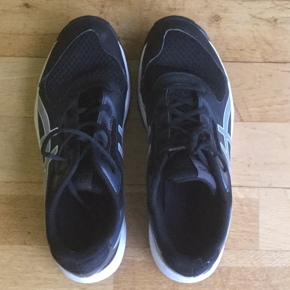 ASICS volleyball court shoes